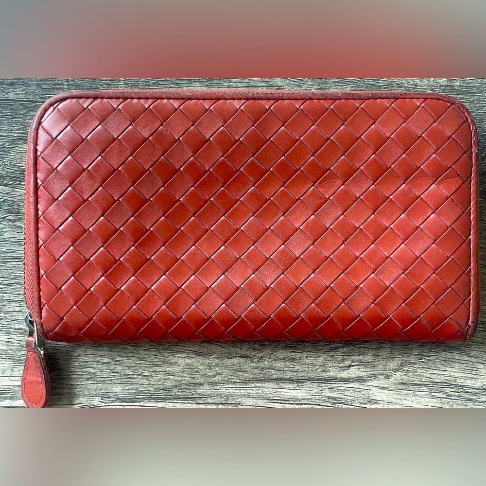 Bottega Veneta Leather Zip Around Wallet / brick red