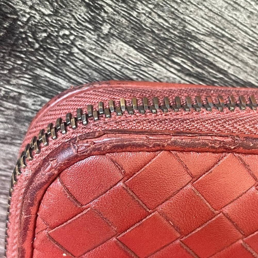 Bottega Veneta Leather Zip Around Wallet / brick red