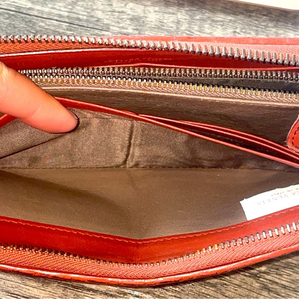 Bottega Veneta Leather Zip Around Wallet / brick red