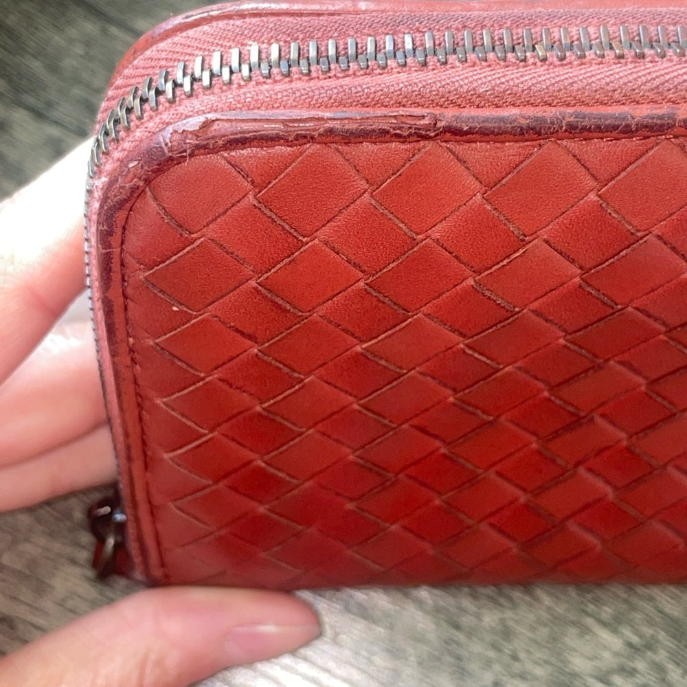 Bottega Veneta Leather Zip Around Wallet / brick red